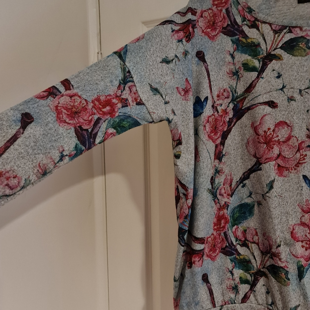 Quiz Sweater - Picture 2 of 5